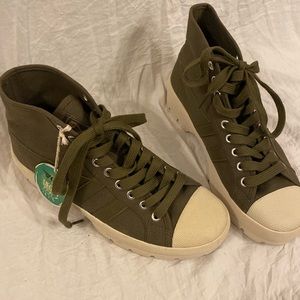 Gola Sneaker Army Green size 7- never worn